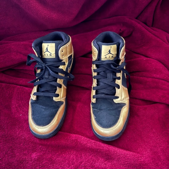 Nike Air Kids Black and Gold Sneakers - Picture 2 of 8